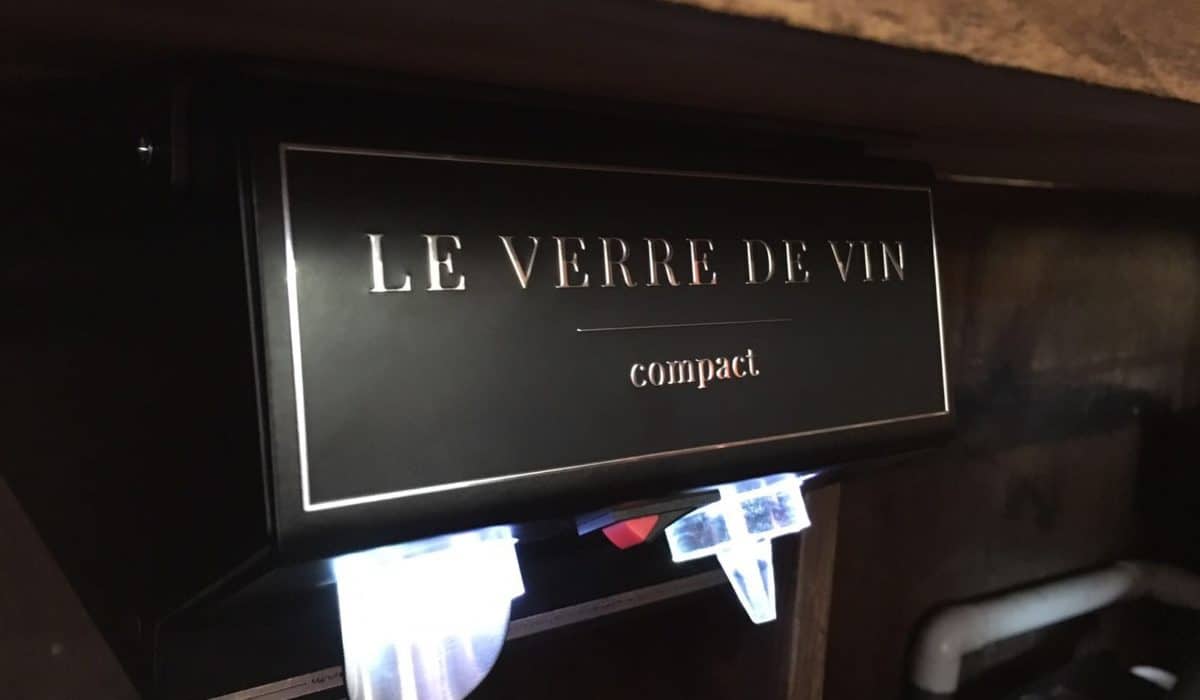 bar with Le Verre de Vin compact